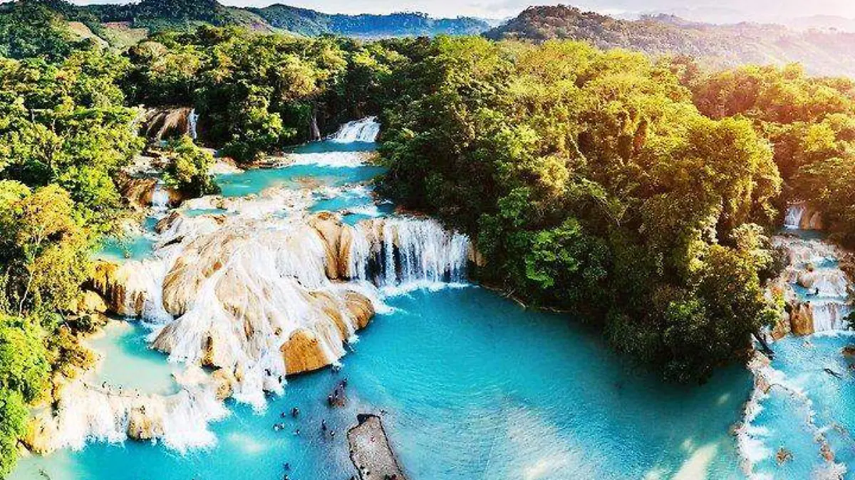 Cascadas de agua azul